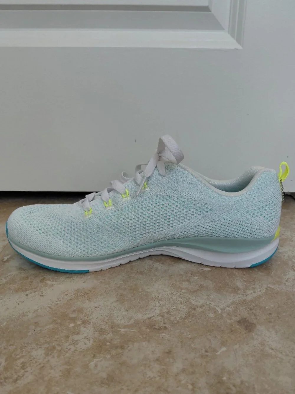 Skechers features air